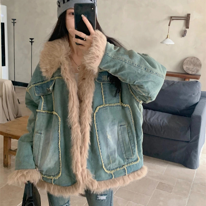 Autumn and Winter Highquality Cotton Retro Style Big Fur Collar Womens Denim Jacket Thick Loose Soft Comfortable 241018
