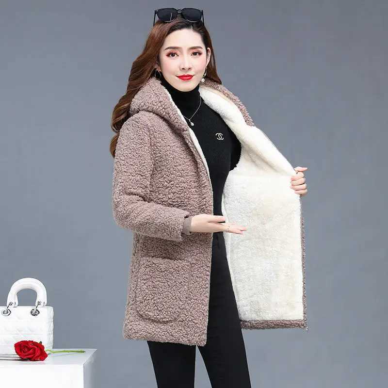 Middle-aged Elderly Womens Lamb Wool Coat 2022 New Winter Velvet Thicken Grain fleece Jacket Women Loose Hooded Female OuterweX241018