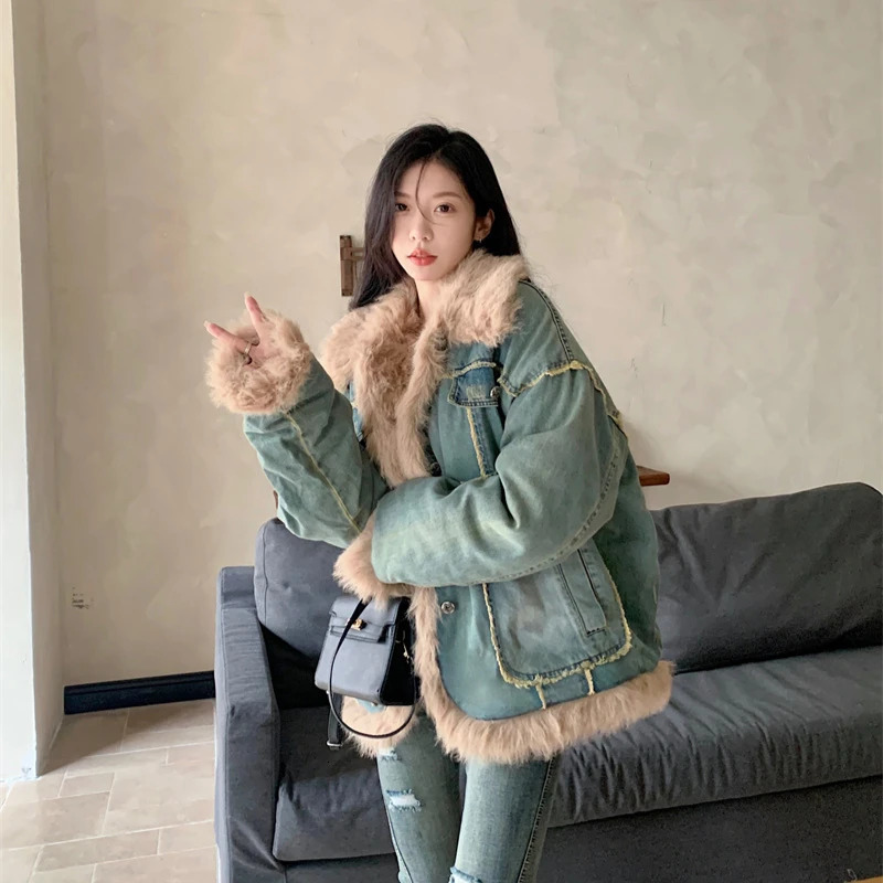 Autumn and Winter Highquality Cotton Retro Style Big Fur Collar Womens Denim Jacket Thick Loose Soft Comfortable 241018