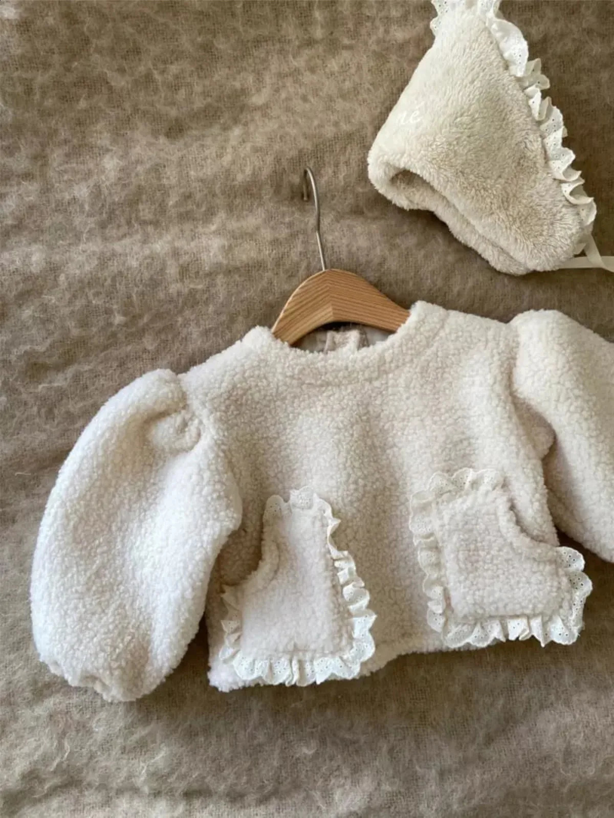 Winter Baby Girl Warm Plush Clothes Set Infant Fleece Sweatshirt Pants Suit Plus Velvet Thick Toddler Girl Outfits 241017