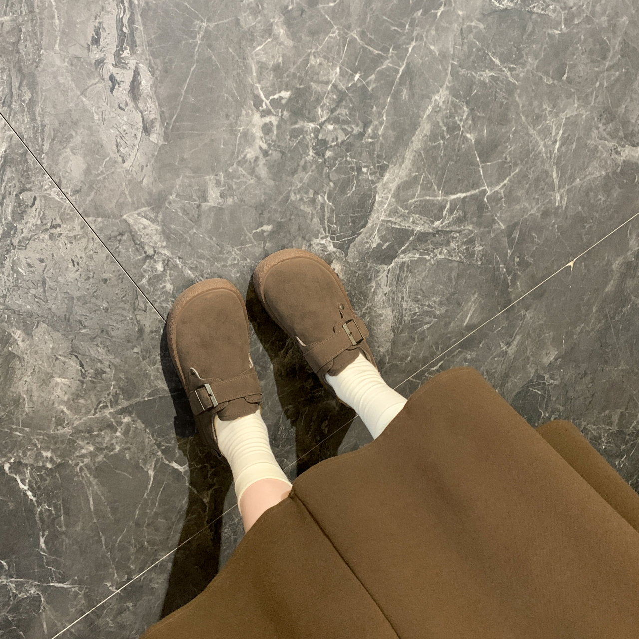 Elegant and minimalist women's snow boots