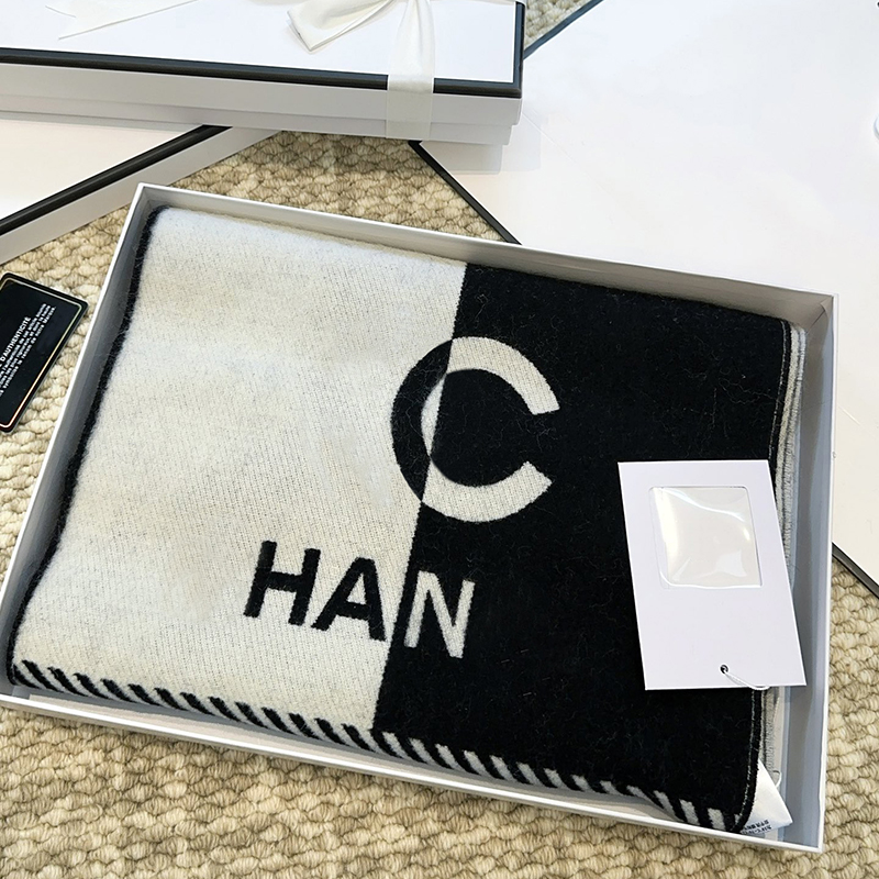 Vintage-Inspired El… - image