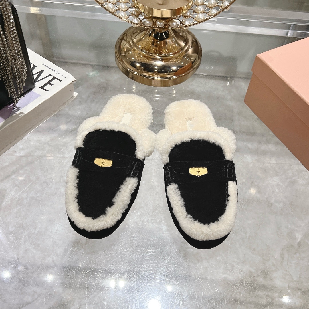 High quality new Fashion Suede trendy Winterwarm fur slides slippers women Furry slidefluffy slippers shearling sandals colgs luxury Designer slidesfurshoes
