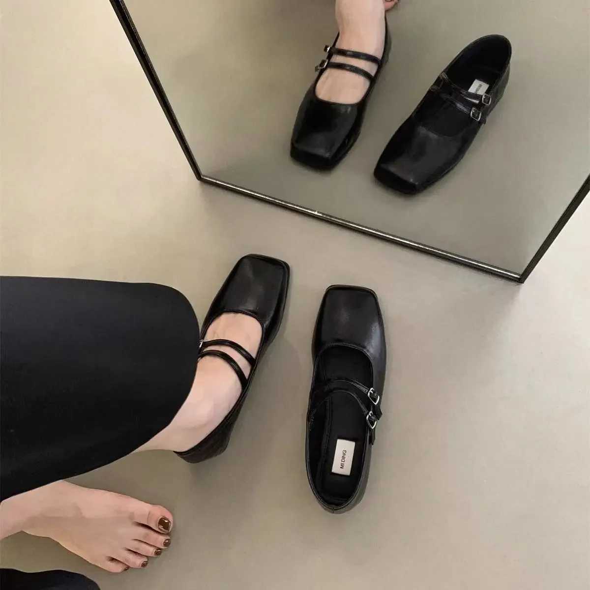 Spring Womens Square Toe Mary Jane Shoes Fi Soft Leather Shallow Flat Shoes Suitable for Womens Outdoor Dresses Student Lolita ShoesXJ250319
