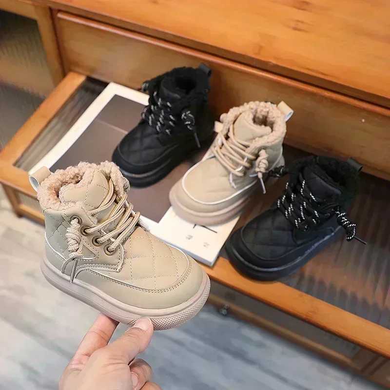 Boots Autumn and Winter Childrens Boots Warm Plush Boys and Girls Fashion Clith Childrens Casual Shoes Boys and Childrens Boots H241018