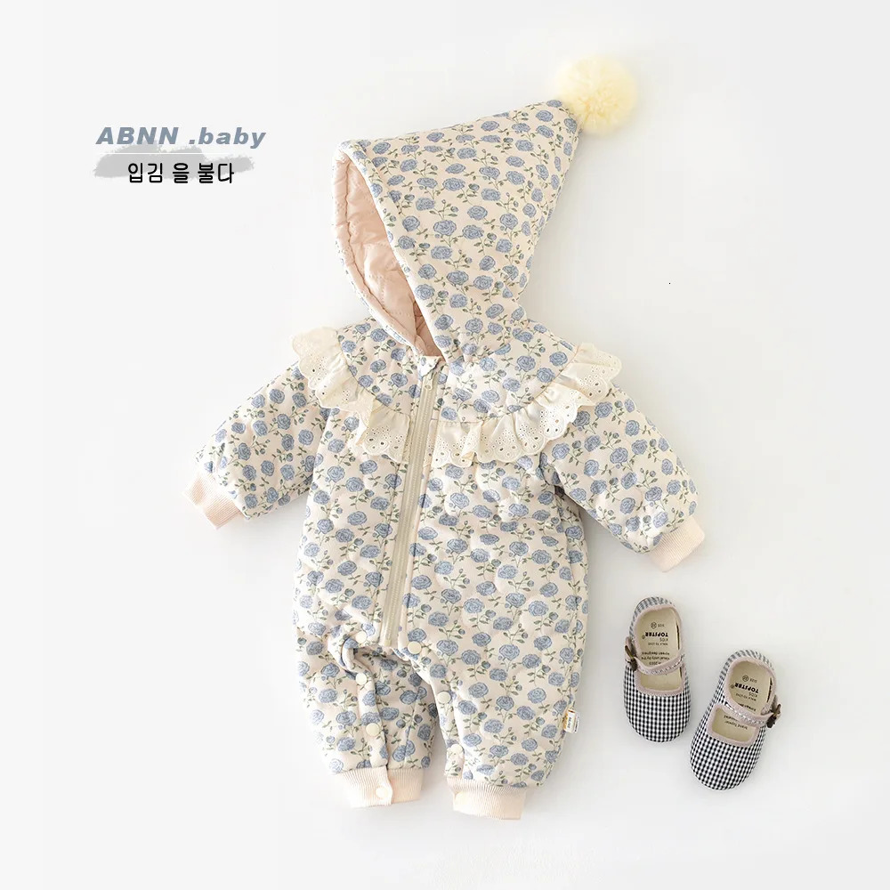 Winter Baby Girls Jumpsuit Lace Floral Cotton Padded Warm Hooded born Girls Bodysuit Pointed Hat Infant Girls Rompers 241008