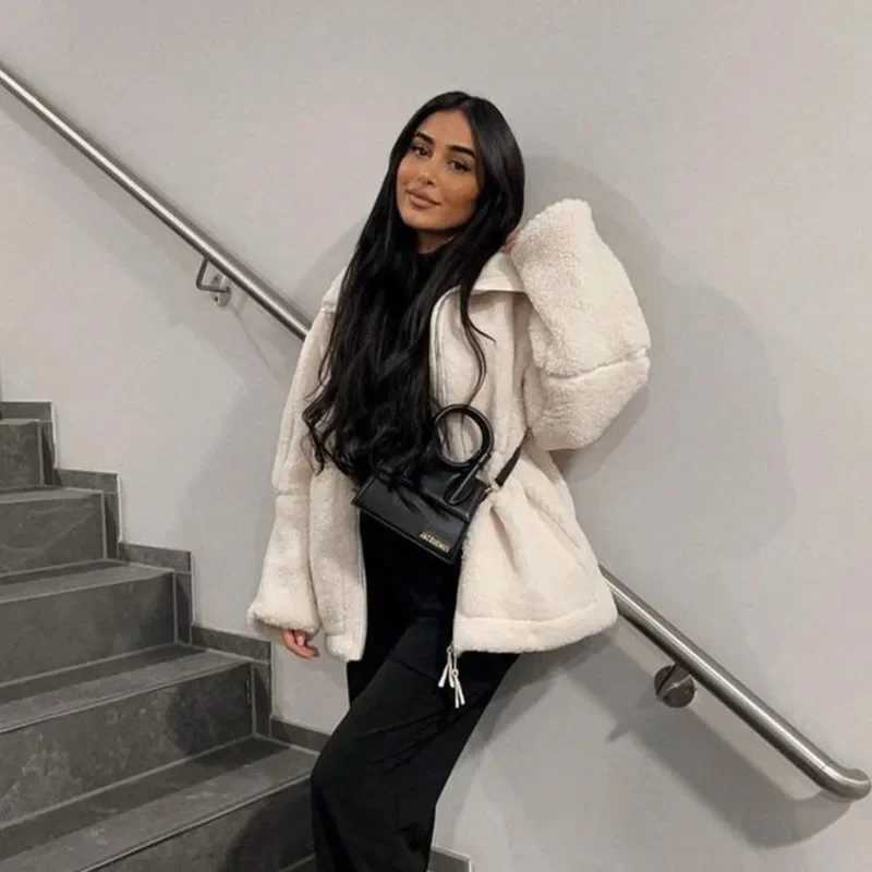 Faux Fur Lamb Wool Jacket Women Winter Fashion Loose Stand Collar Zipper Pocket Long Sleeve Warm Coat Streetwear Lady OuterwearX241018