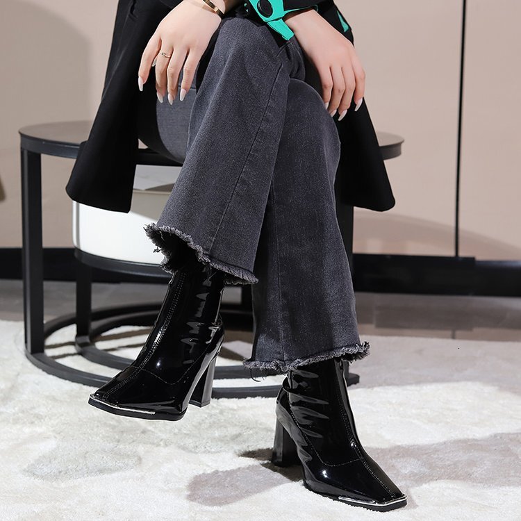 Black square toe high-heeled Martin boots for women, 2024 autumn and winter new item, patent leather temperament, slimming and versatile square heel s