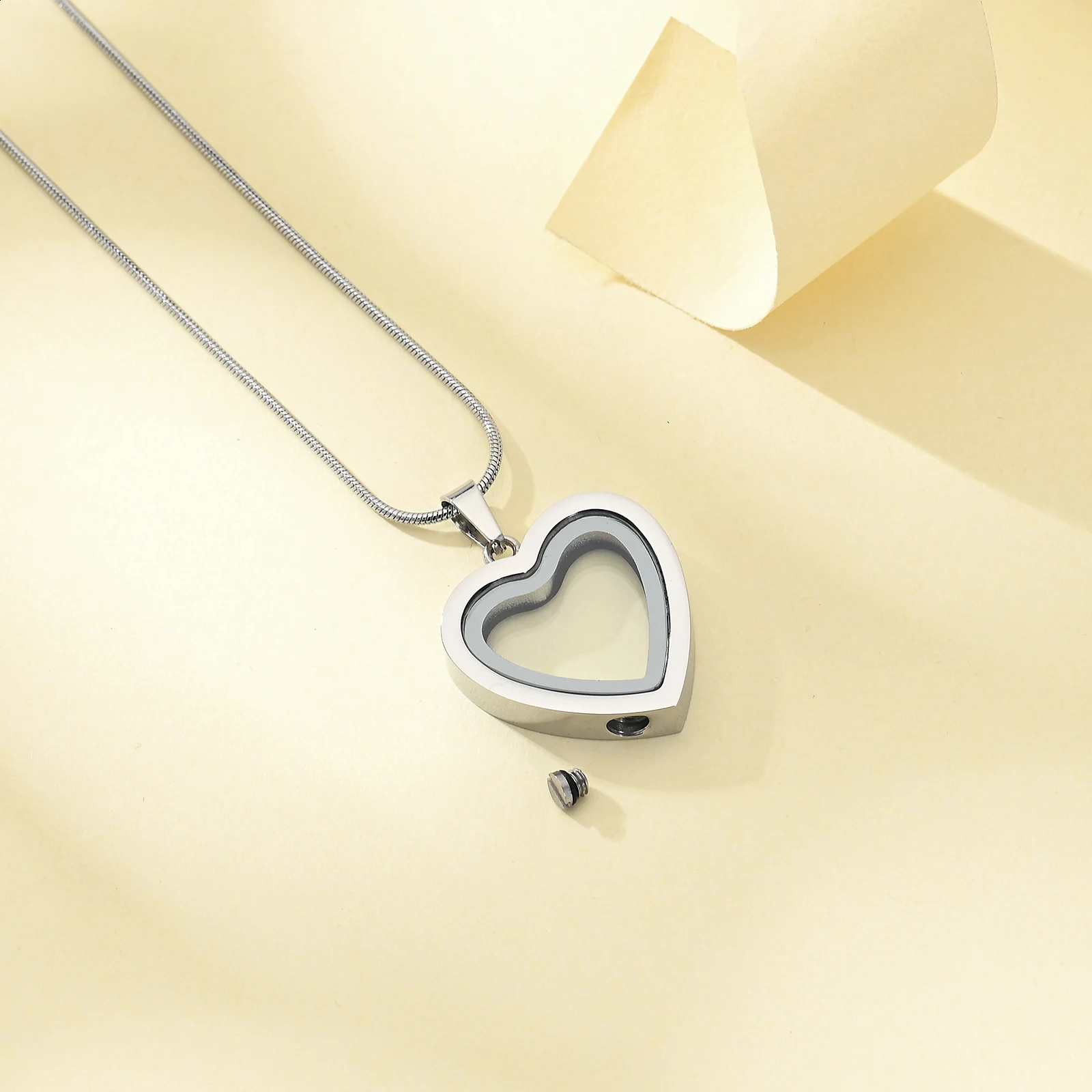 Glass Heart Urn Necklace Womens Love Cream Ash Gem Keepsake Commemorative Jewelry 241018