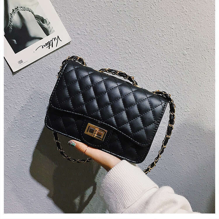 2024 New Trendy Korean Edition Lingge Chain Fragrant Wind One Shoulder Diagonal Straddle Women's Versatile Small Square Bag