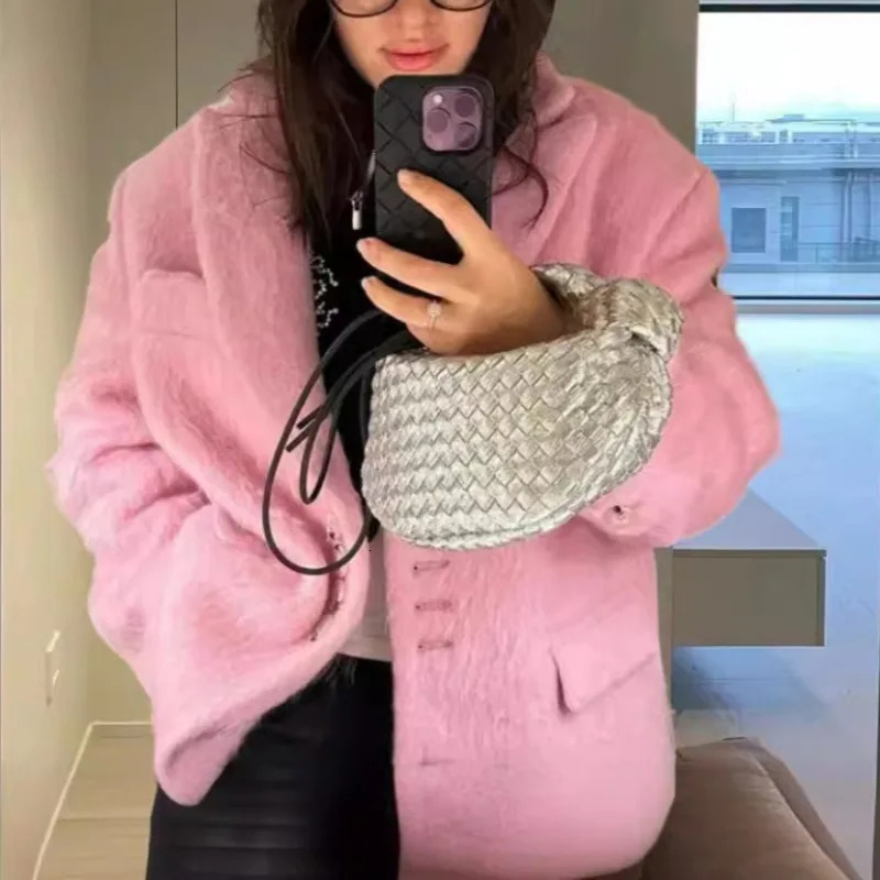 Autumn Elegant Single Breasted Lapel Plush Womens Coat Temperament Commuting Female Pocket Fashion Casual Loose Jacket 241018