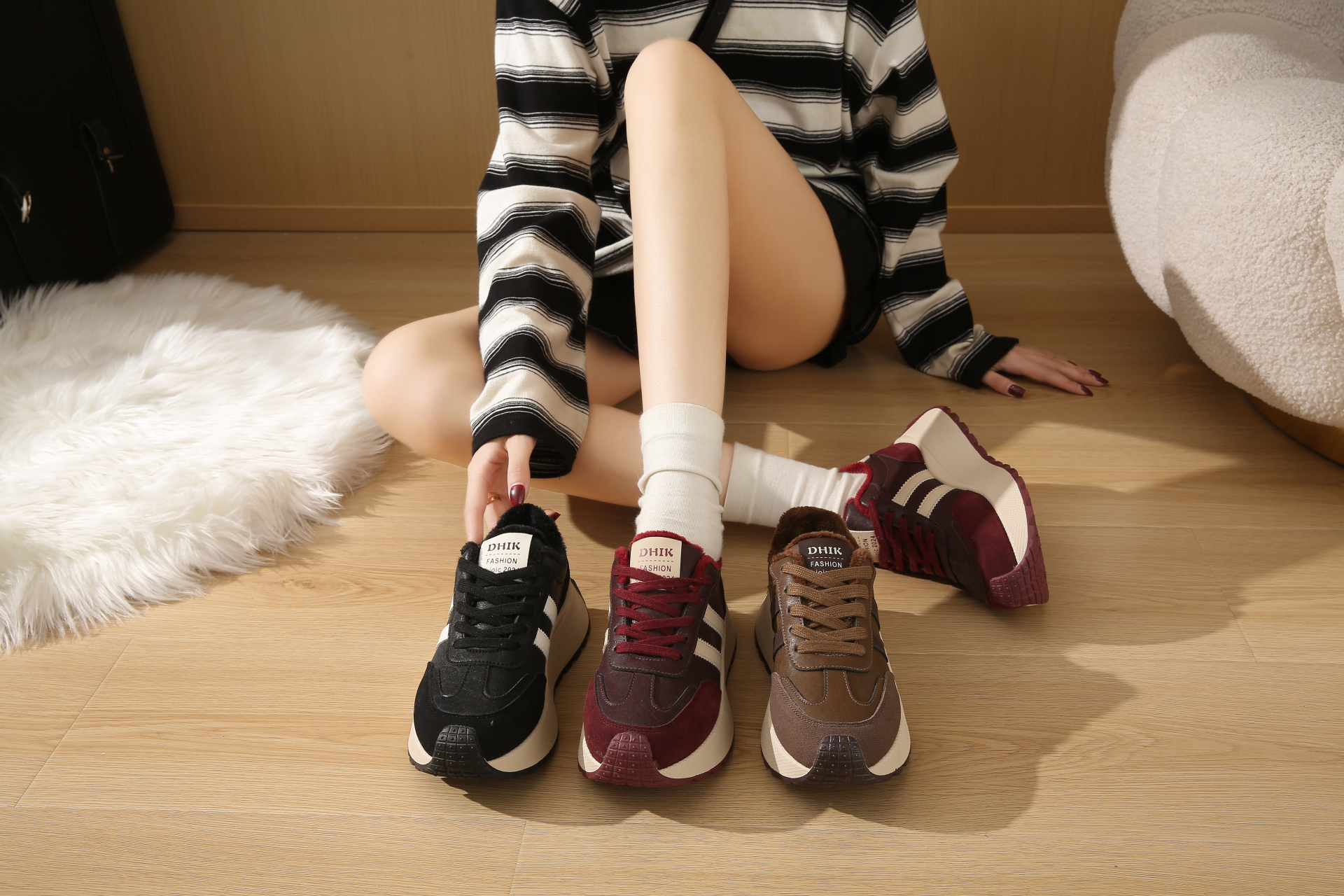 Lightweight and comfortable women's casual sports shoes