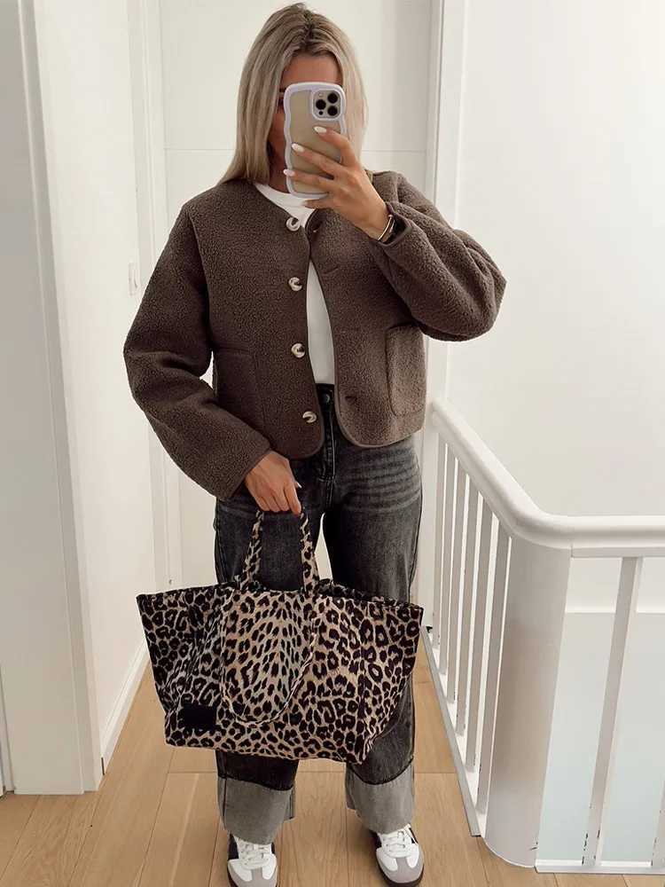 Fashion Solid Short Women Lamb Wool Coat Elegant O-neck Long Sleeve Single Breasted Pockets Jackets Autumn Lady Slim Street TopsX241018