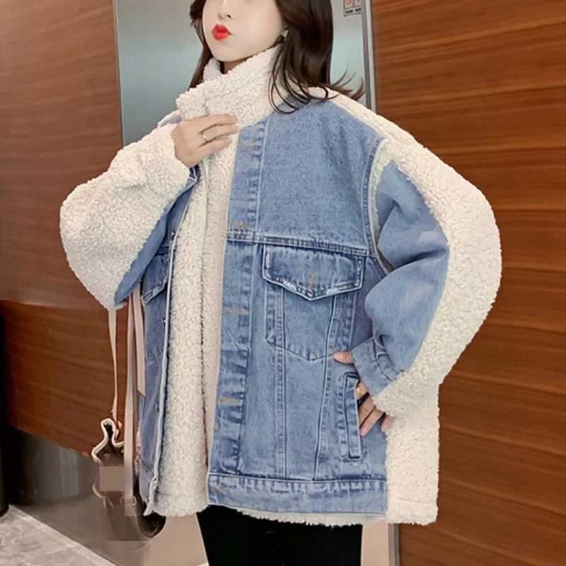 Outerwear Winter Stand Collar Patchwork Faux Lamb Wool Denim Coat High Street Women Thicken Boyfriend Style Loose Casual JacketX241018