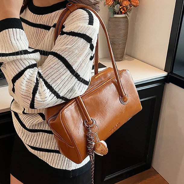 Brand Designer Oil PU Leather Pleated Women's Shoulder Retro Chain Crossbody Bag Large Boston Bowg Handbag