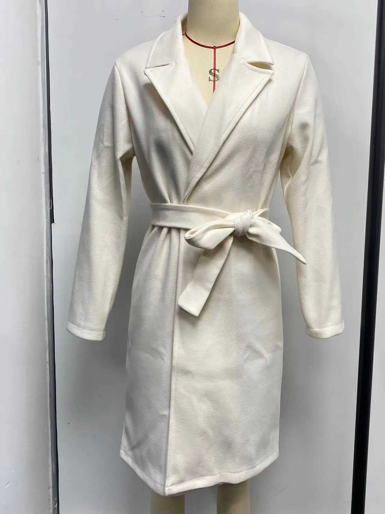 European and American autumn and winter coats for womens clothing Solid color lapel Long sleeved woolen womens coats Simple stX241009