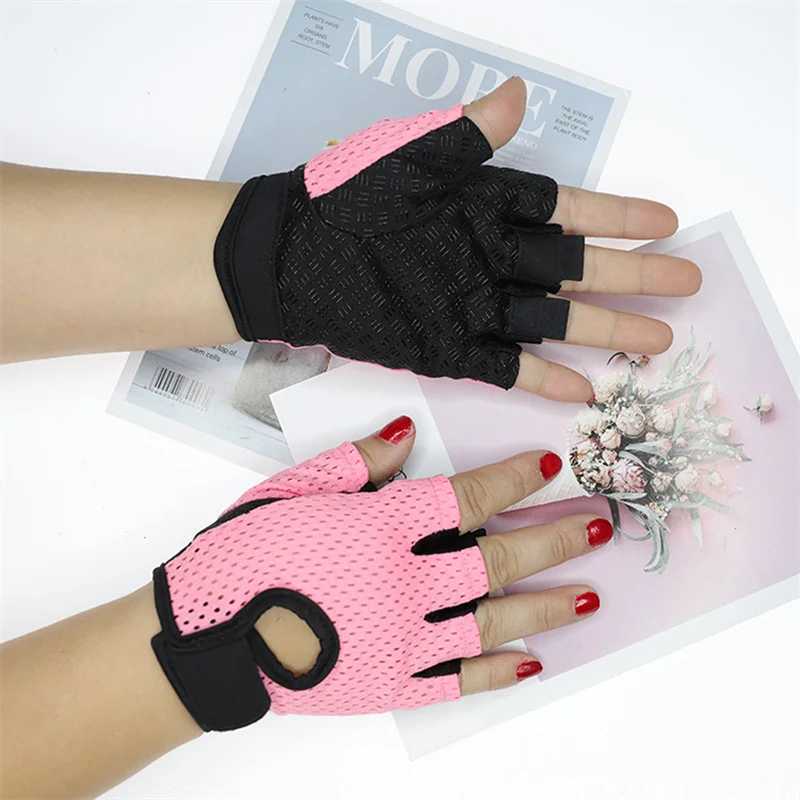 Womens Exercise Gloves Fitness Breathable Half Finger Non slip Gloves Bicycle Weightlifting Yoga Training Exercise GlovesW241018