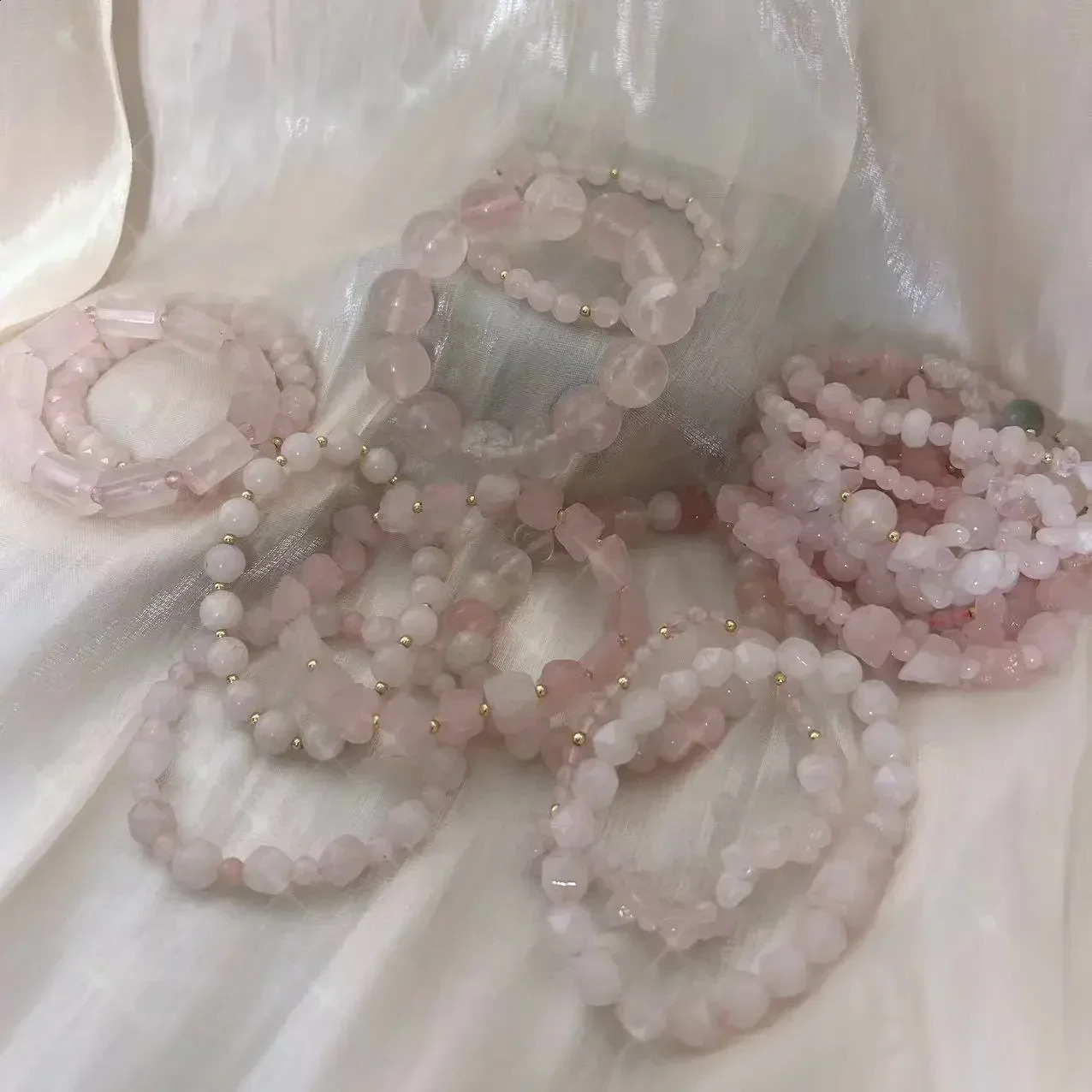 Womens Pure Natural Gemstone Chakra Pink Crystal Rose Quartz Irregular Chip Treatment Elastic Bracelet 241018