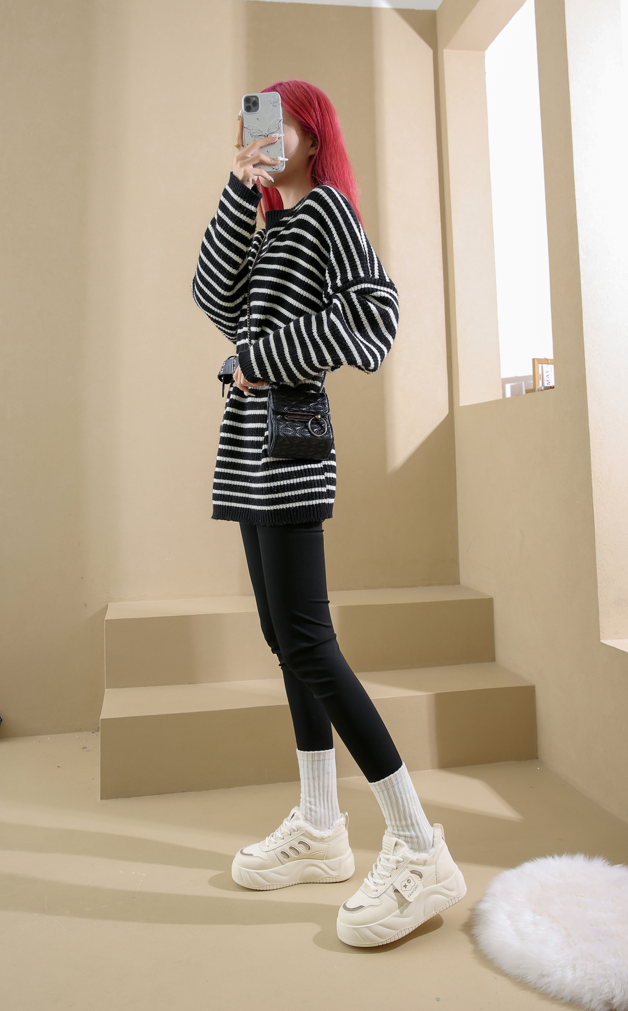 Special promotion for women's sports shoes with comfortable interior anti slip and wear-resistant properties