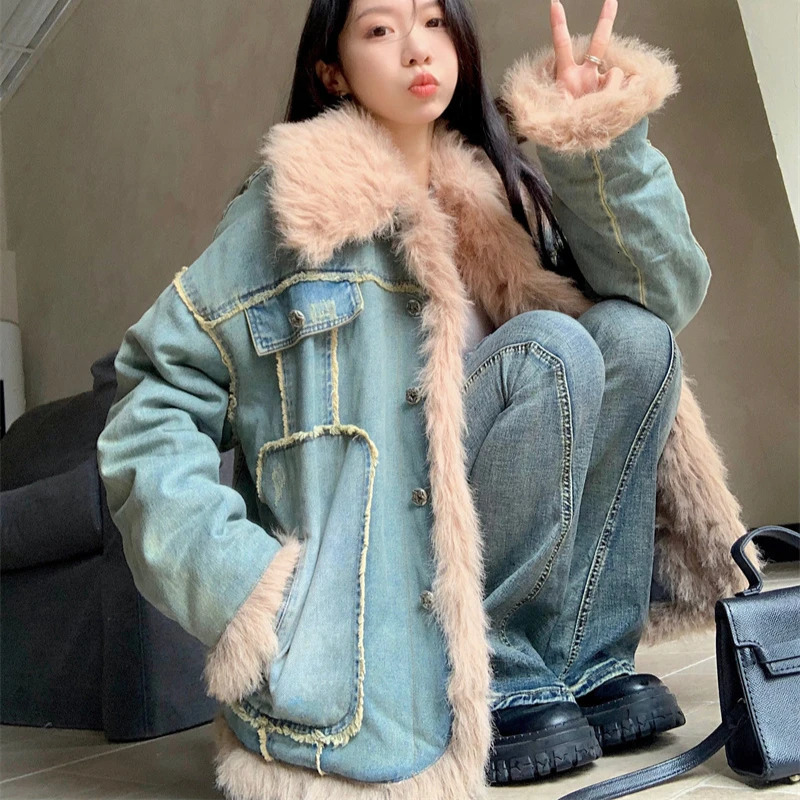 Autumn and Winter Highquality Cotton Retro Style Big Fur Collar Womens Denim Jacket Thick Loose Soft Comfortable 241018