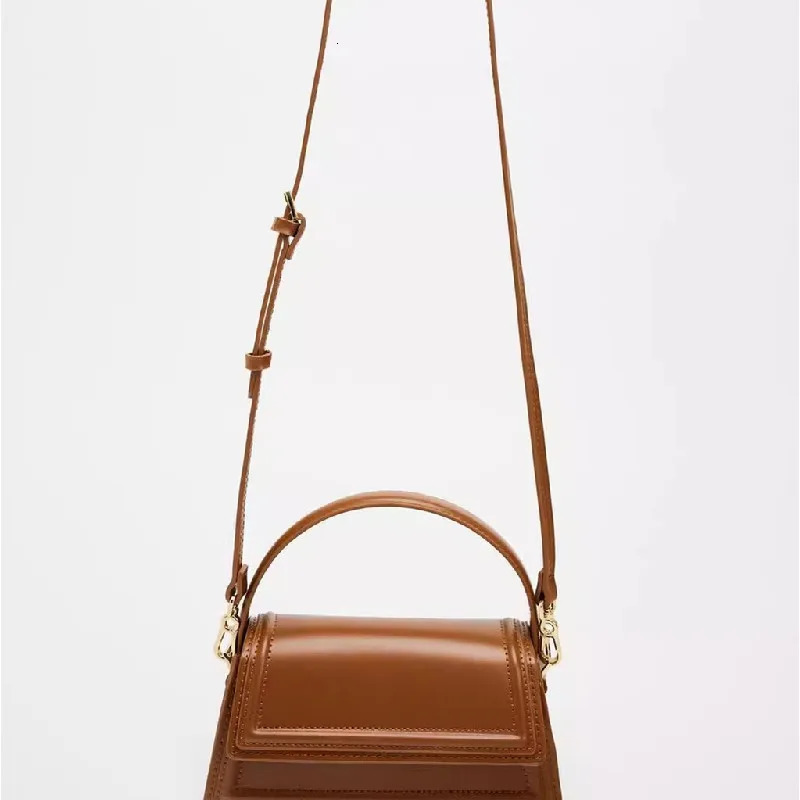 Retro leather cross body bag for women 2024 er womens small flip shoulder lower arm bag armrest handbag and wallet241018