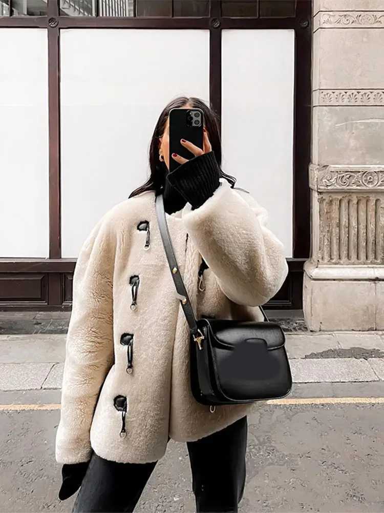 Warm O Neck Hook Womens Lamb Wool Jacket Casual Pocket Solid Long Sleeved Chic Coats New Autumn Winter Fashion Street OuterwearX241018