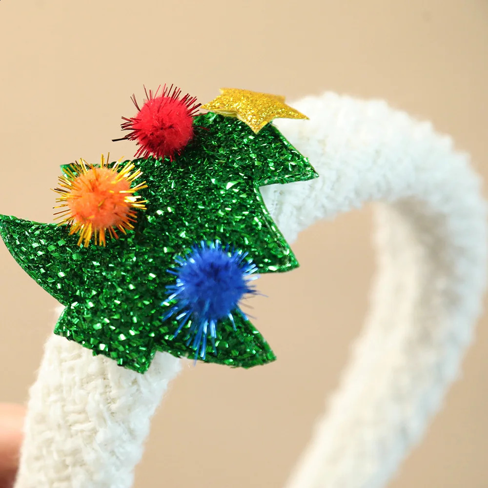 Christmas hairstyle fashionable eye shadow unique and lovely hairpin ed for the party by Santa Clauss holiday headdress 241018