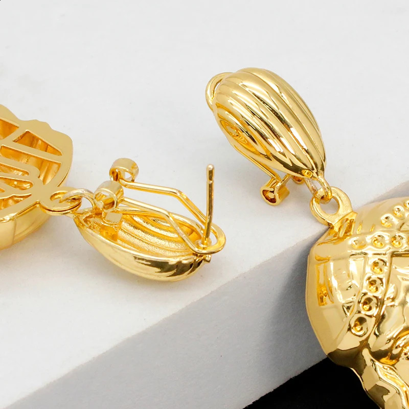 Necklace Set Vintage Jesus Avatar Pendant Earrings Personalized Hip Hop Fashion Womens Jewelry 24K Gold Dubai Jewelry 241018