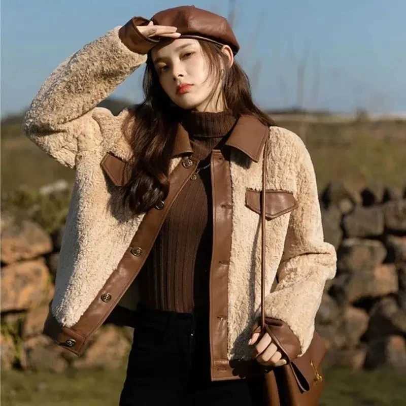 2023 New Autumn and Winter Thickened Thermal Fur Jacket Retro Jacket Small Fragrant PU Leather Splicing Lamb Coat Women Wool CoaX241018