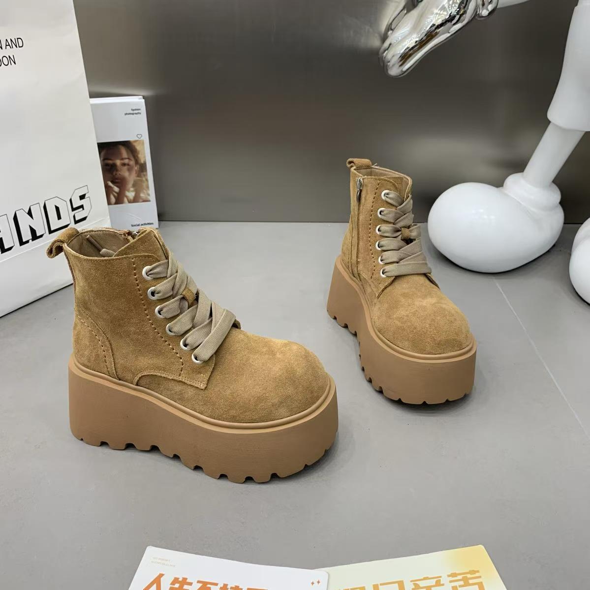 Thick soled Martin boots 2024 autumn new style, high-end and versatile, thick soled, high-end and comfortable temperament, trendy women's shoes