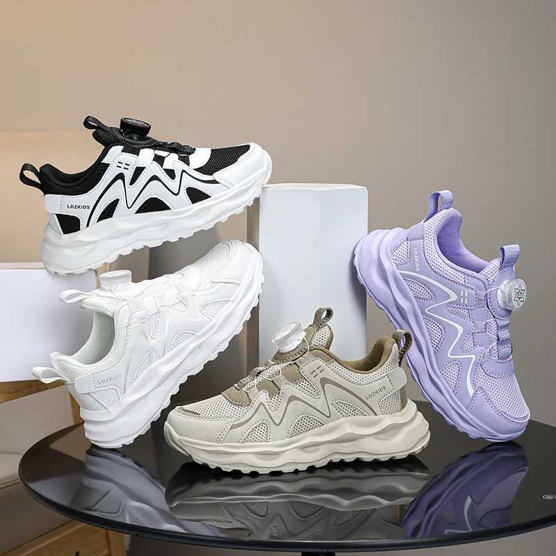 Athletic Outdoor 2024 new childrens mesh sports shoes summer breathable childrens shoes anti slip mens and womens shoes H241019