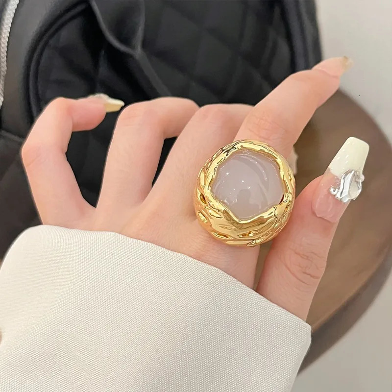 Draweye Medieval Womens Ring Retro Hyperbole Ins Fashion Show Acrylic Geometry Anillos Jewelry 241018