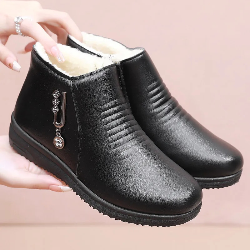 Womens Leather Ankle Boots Waterproof Snow Boots Womens Casual Lightweight Warm Winter Soft Leather Elderly Shoes 241018