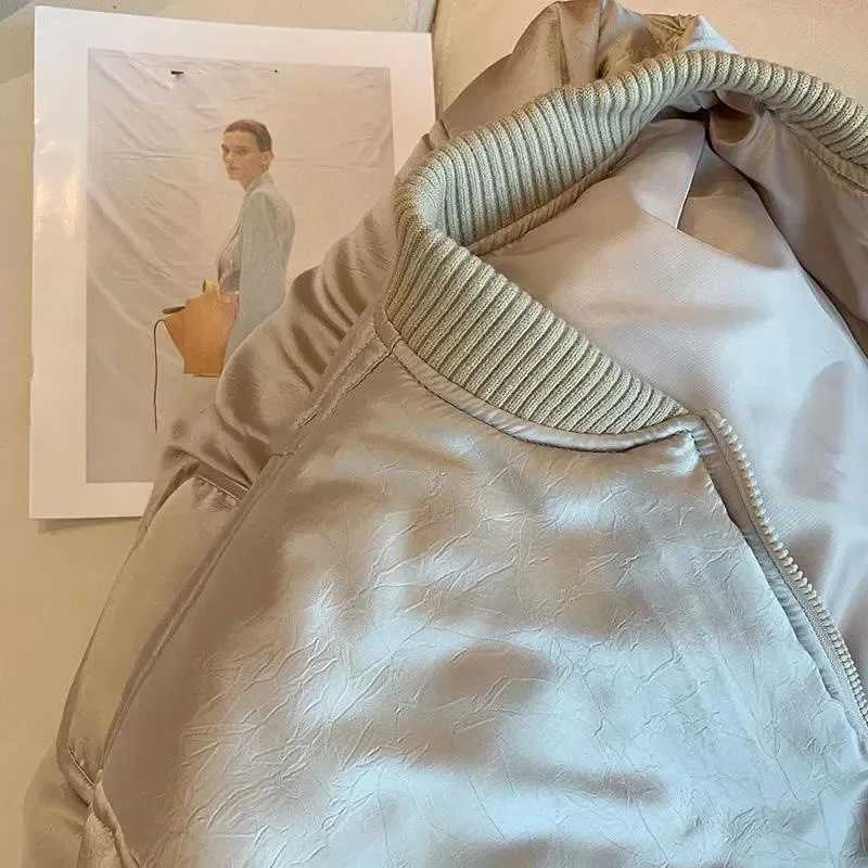 Women's Down Parkas Champagne colored baseball cotton padded womens jacket 2023 new European style retro niche sensitive pad elegant jacket Y2410