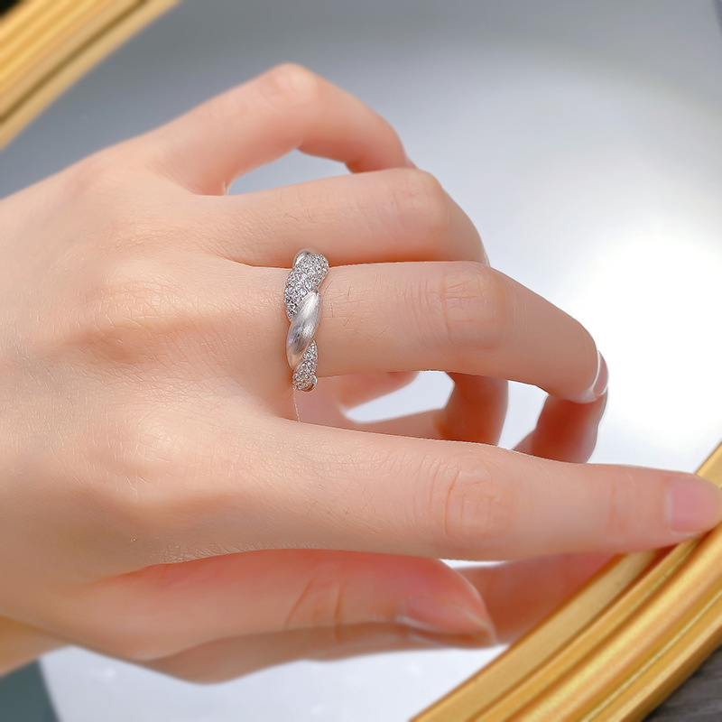 Exquisite Sterg Sier Moissanite Dia Eternity Ring - Perfect for Your Special Day