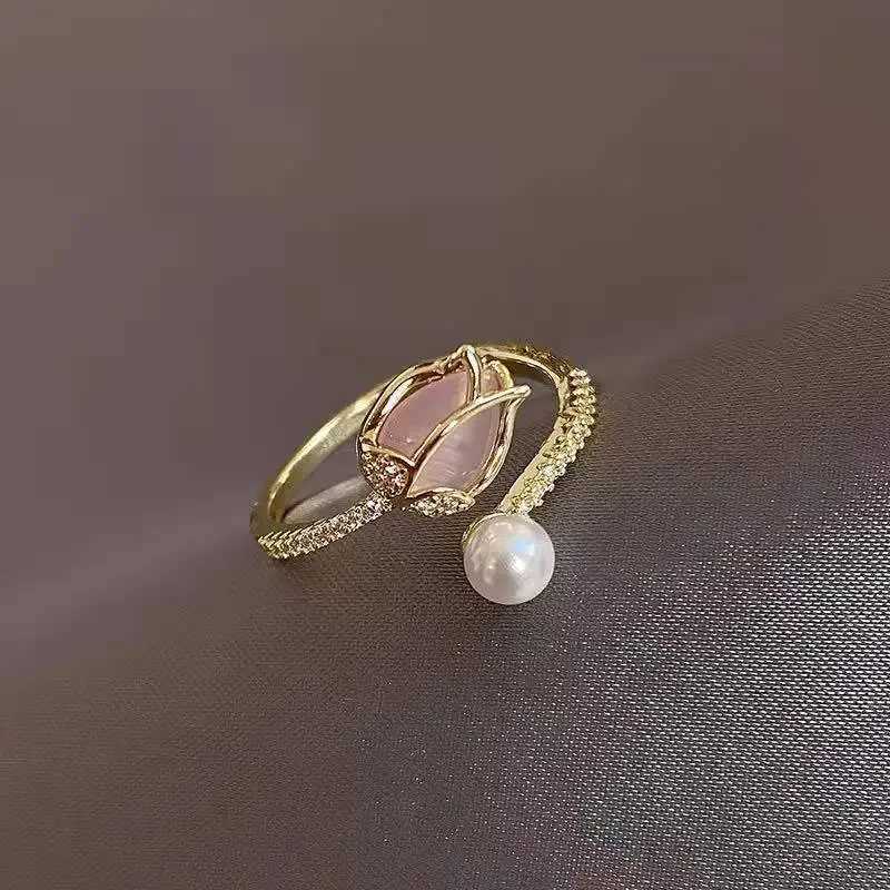 Luxury Fashion Tulip Flower Pearl Ring Womens Temperature Pearl Zircon Adjustable Open Ring Elegant Wedding Party Jewelry Y241019