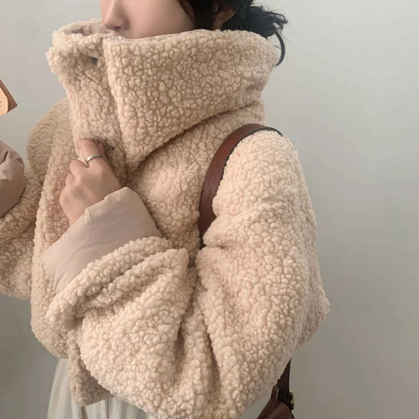 Women's Down Parkas Womens short cotton jacket single breasted lapel sheepskin velvet jacket autumn thick warm cotton jacket Y241019EGJ4