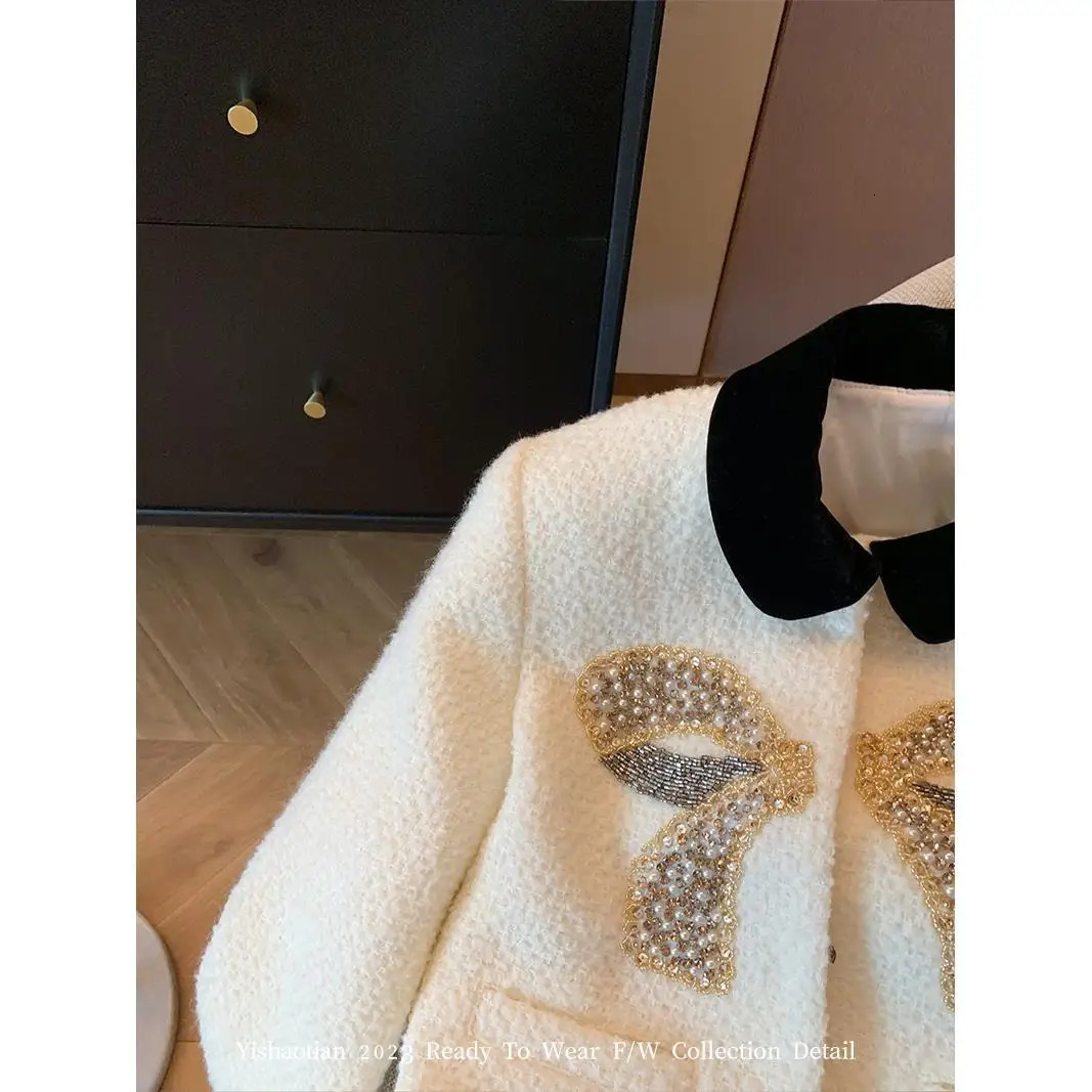 High Quality Diamonds Beading Woolen Tweed Jackets for Women French Elegant Short Coat Sweet Girls Fashion Fried Street Outwear 241019