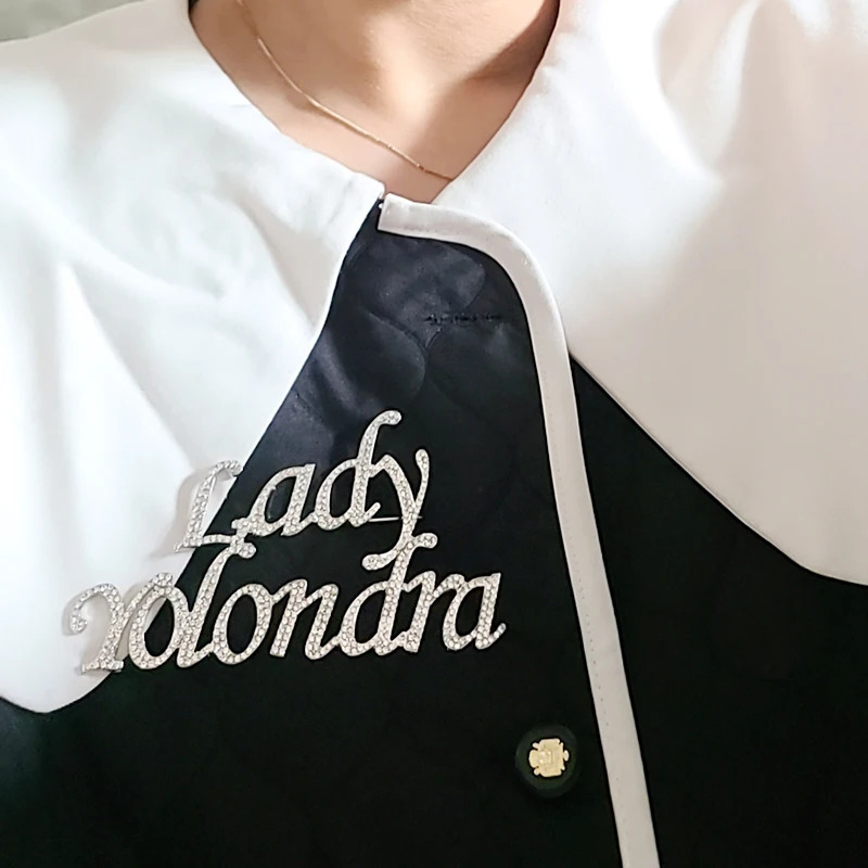 Grandbling Unique Design Water Diamond Custom Name Brooch Handmade Custom Name Board Pin Wedding Party Badge 241018