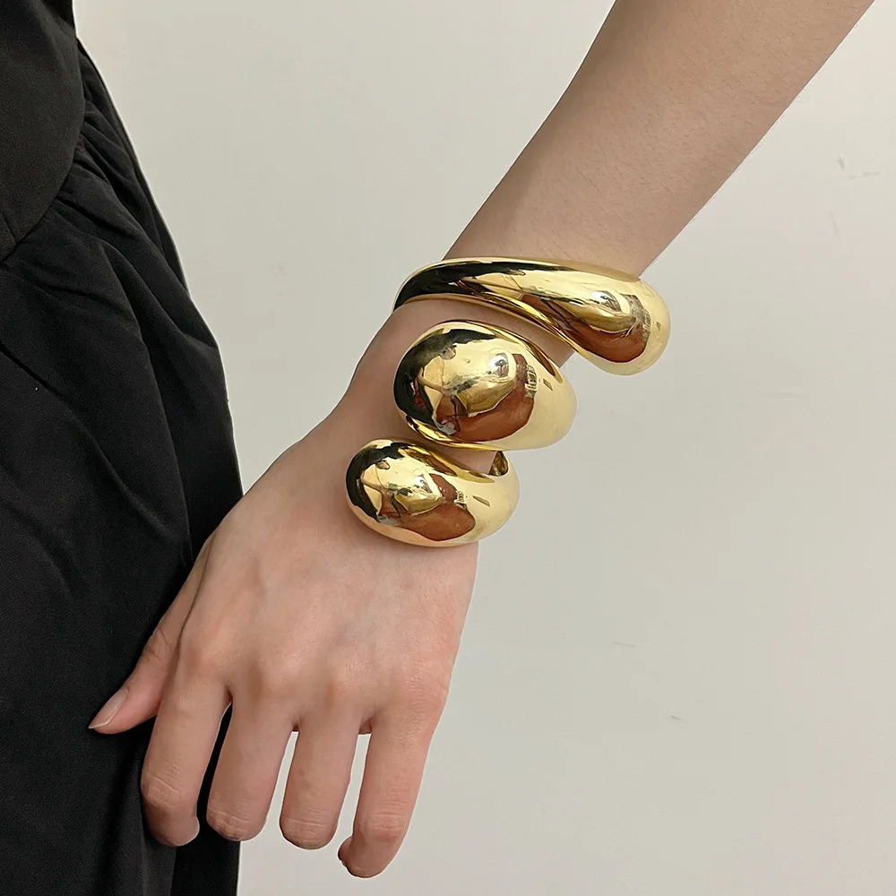 HUANZHI Exaggerated Geometric Spiral Metal Hollow Short and Fat Water Drop Open Bracelet Womens Fashion Jewelry 2024 241018