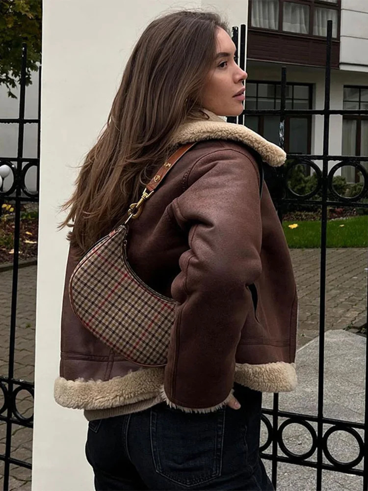 Retro Lamb Woolen Patchwork Short Coat Women Fashion Lapel Long Sleeves Leather Jacket Winter Lady Thick Warm Outerwear 241019