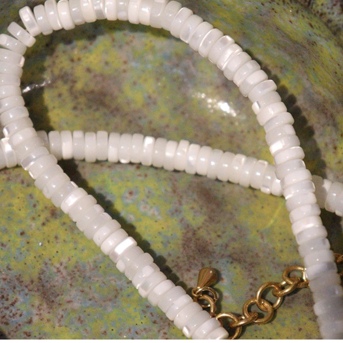 Bohemian style necklace natural stone shell and pearl decorative chain heart-shaped necklace suitable for womens vacations 241018