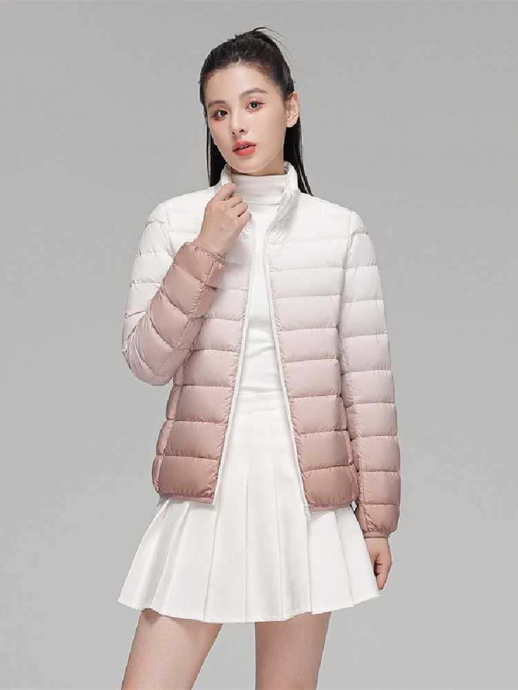 Women Ultra Lightweight Down Jackets 2023 New Autumn/Winter Female Fashion Gradient Slin Fit Short Stand Collar Keep Warm CoatsX241019