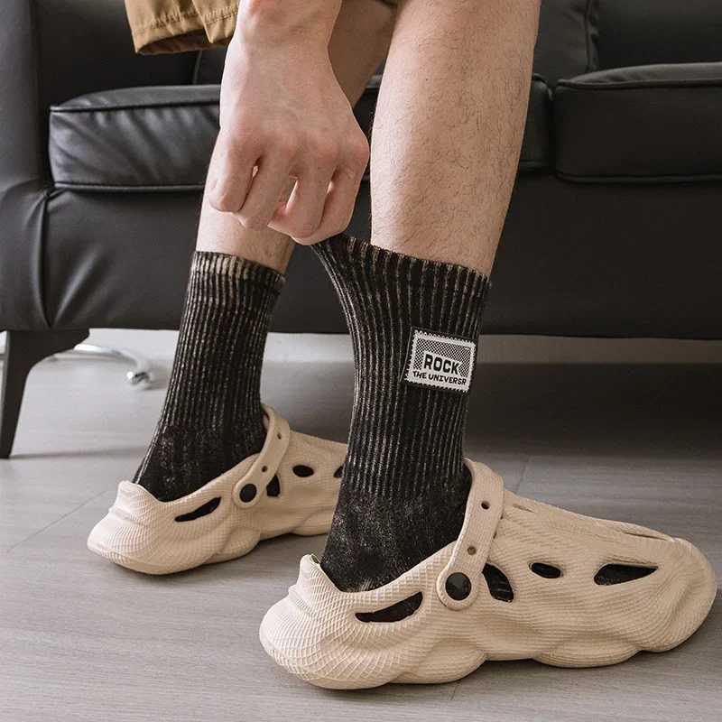 New autumn and winter mens mid tube cotton socks hand washed old couple socks hip-hop fashion outdoor cycling sports socksXJ241019