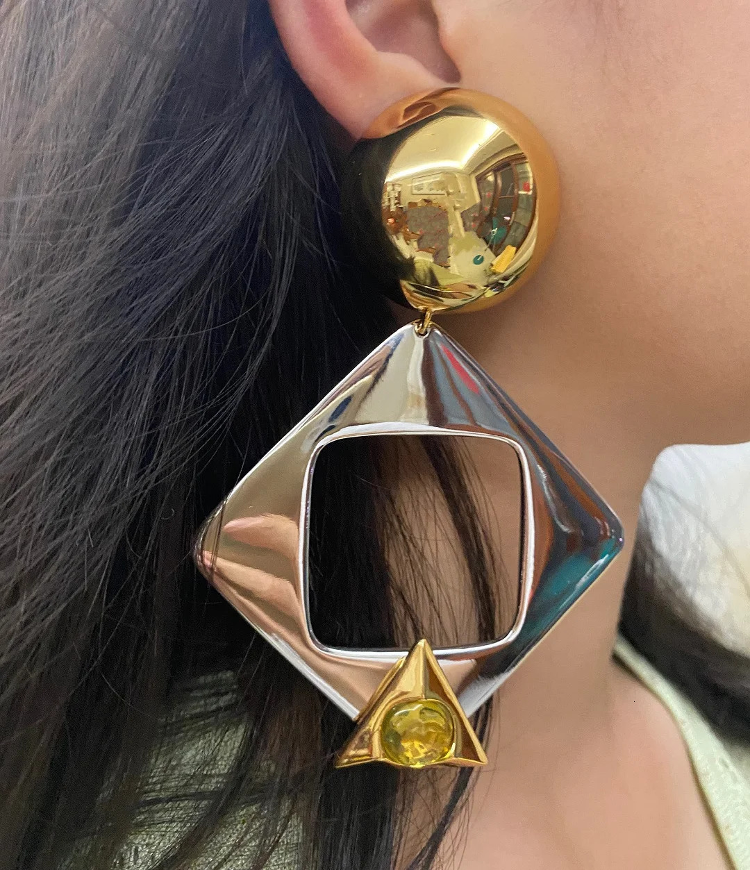 Fashionable ultra-thin hollow glossy metal square geometric earrings suitable for women exquisite daily jewelry 241018
