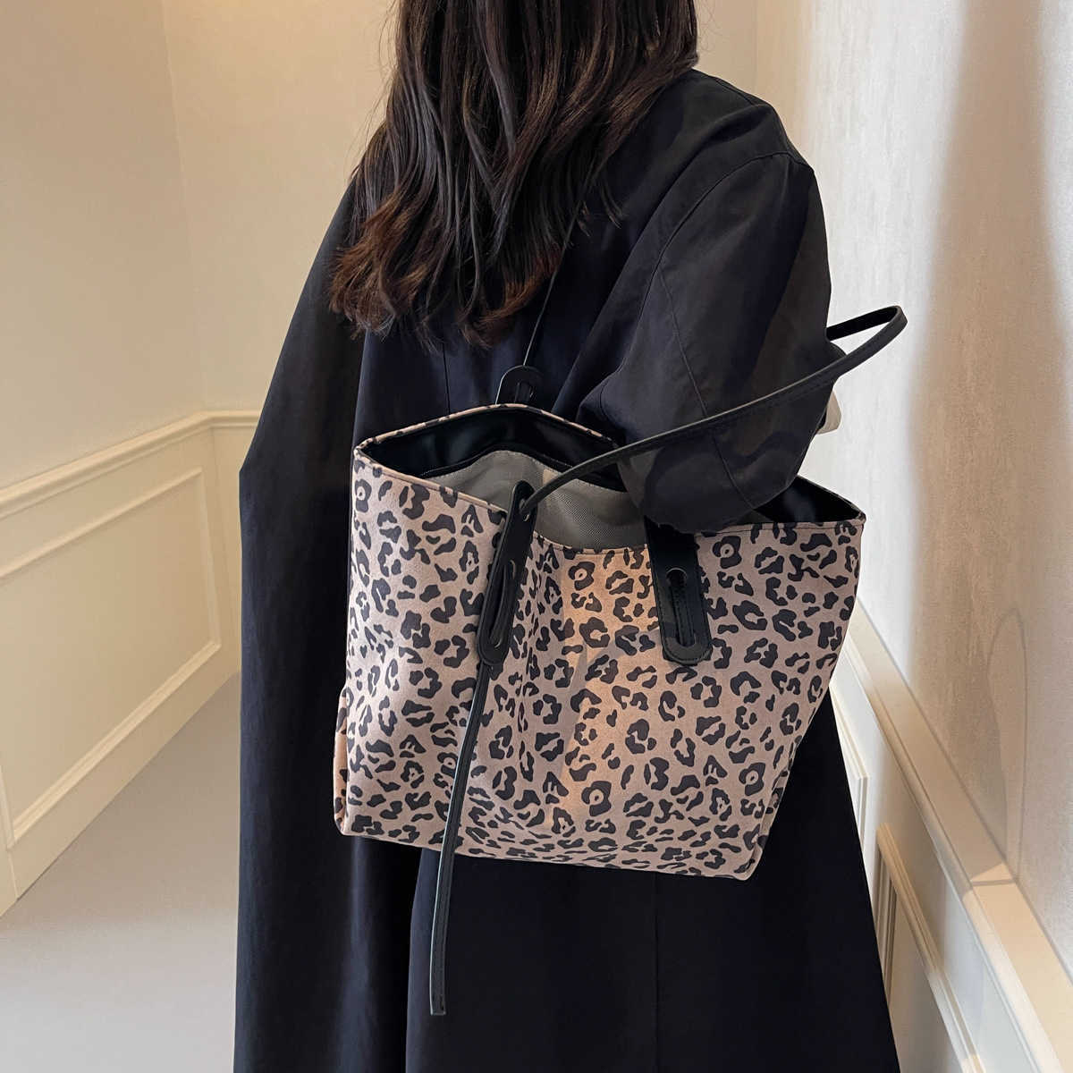 CMM Leisure Suede Large Capacity Bag New Autumn and Winter Popular Leopard Print Shoulder Bag Commuting Tote Bag