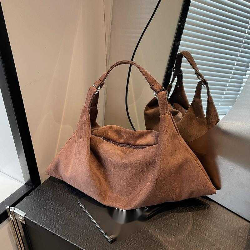 CMM Leisure Large Capacity Suede Bag for Women New Autumn and Winter Commuting Shoulder Bag Crossbody Bag Dumpling Bag