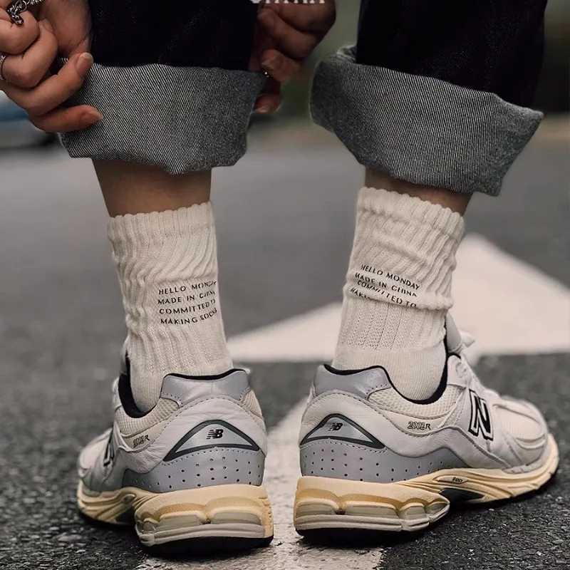 Cotton Letter Socks Men and Women Sports Breathable New Designer Crew Socks Autumn Winter Solid Casual Skateboard Hiphop SockXJ241019