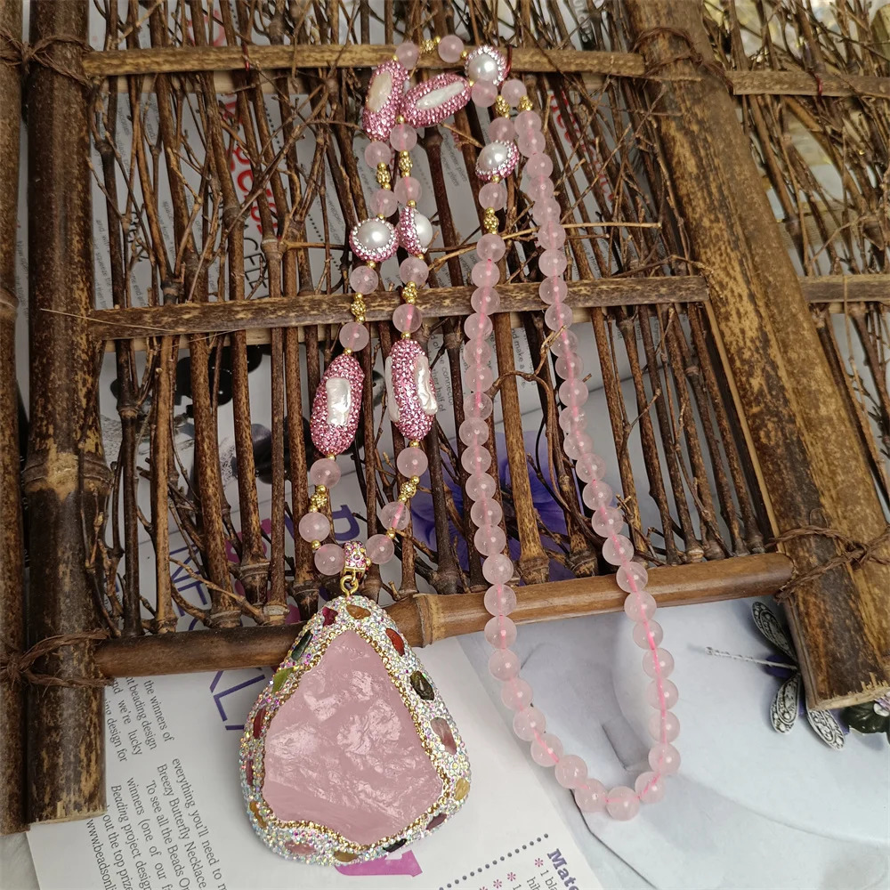 Natural Pink Crystal Natural Stone Irregular Pendant Necklace for Womens Fashion Womens Banquet Long Hair Clothing Chain Jewelry 241018