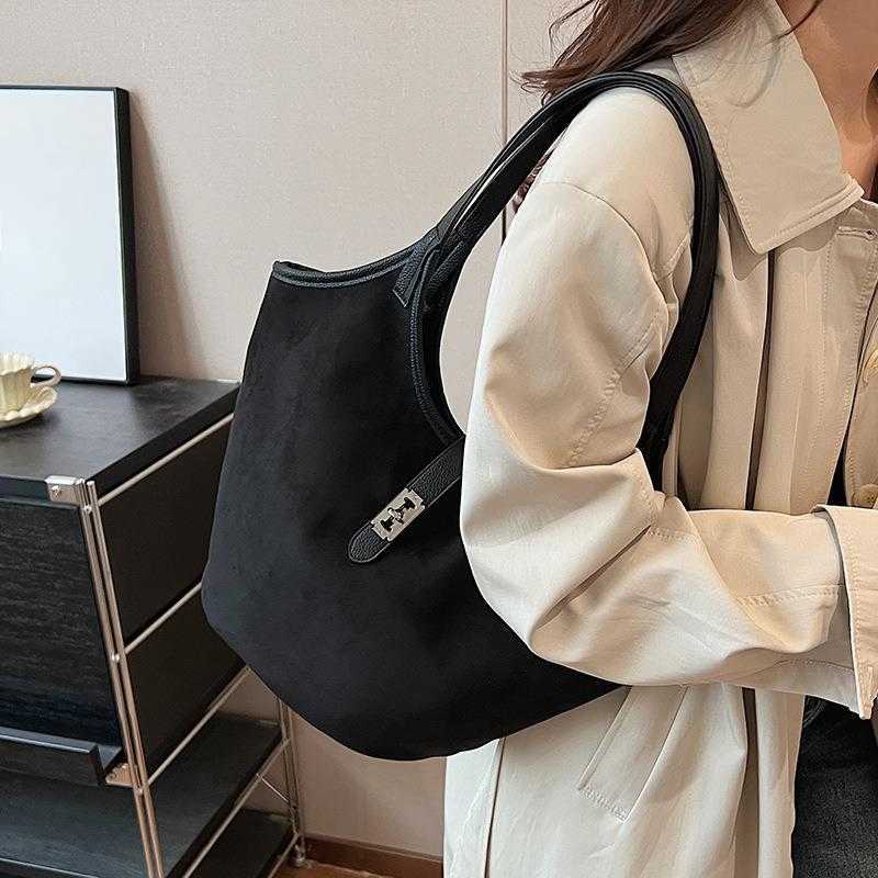 CMM Autumn and Winter Suede Bag for Women New Casual Large Capacity Shoulder Bag Commuting Tote Bag
